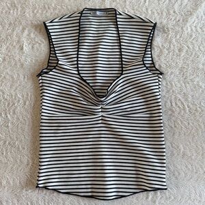 ZARA Knit Sweetheart Neck Line Tank in Striped Navy/White Size M